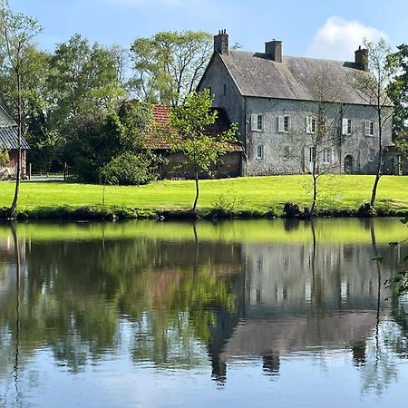 Bed and Breakfast Domaine De L'Eau Partie Carentan Exterior foto